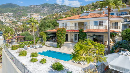 Просторная вилла 5+1 в Алании