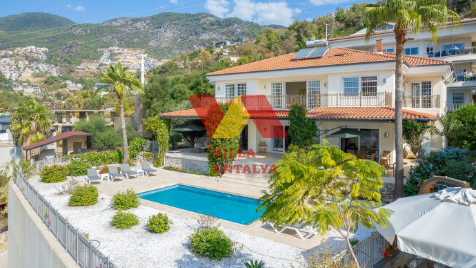 Просторная вилла 5+1 в Алании