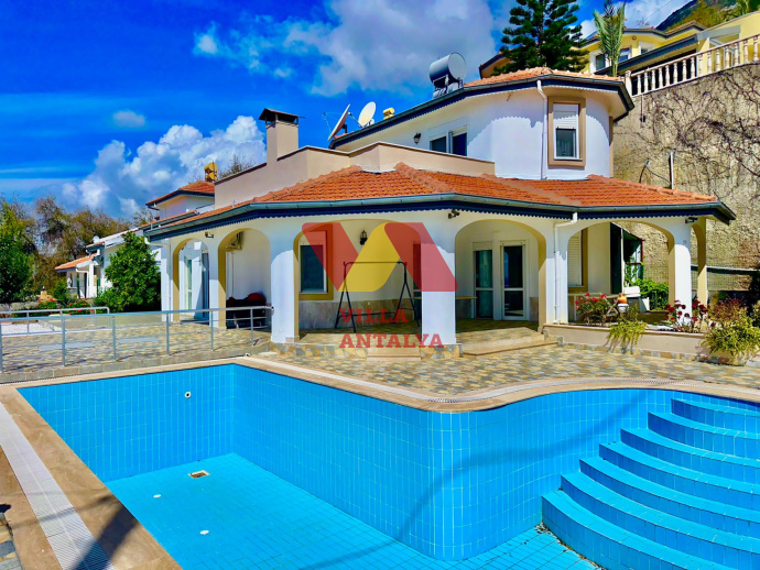 Вилла с видом на море в Алании